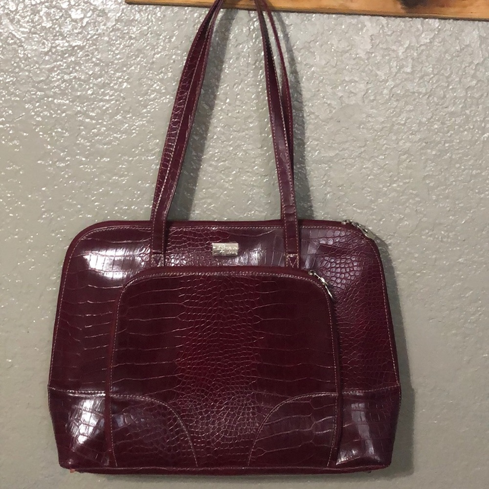 Case logic laptop bag/purse.